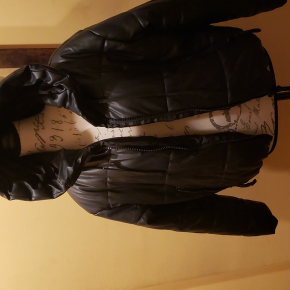 Fashion Nova beautiful puffer type coat size small - Picture 2 of 9